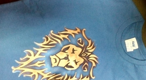 Синяя футболка с принтом льва